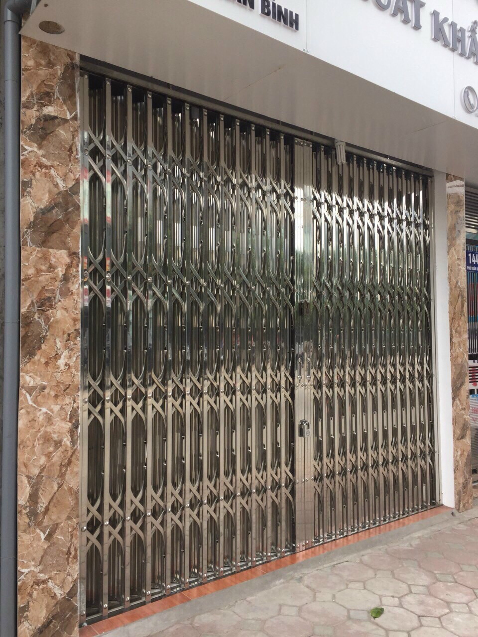 cửa xếp Inox 1
